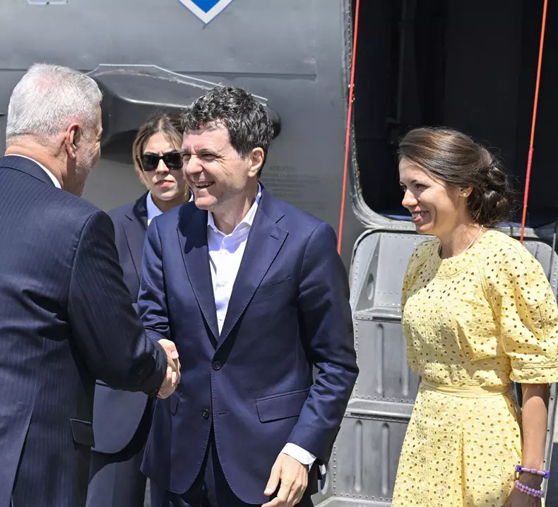 Nicușor Dan și Mirabela Grădinaru la sosire (1)