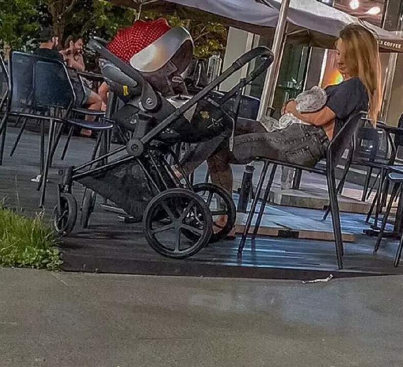 Flavia Mihăşan a născut pe 18 iunie