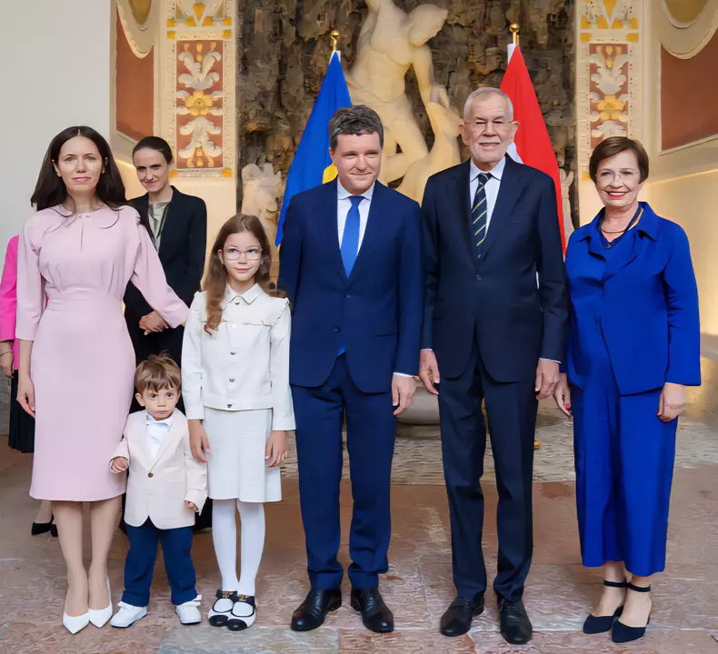 nicusor-dan-familie-austria (2)