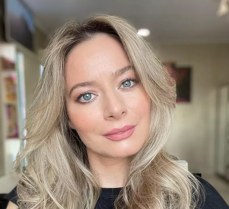 Laura Cosoi