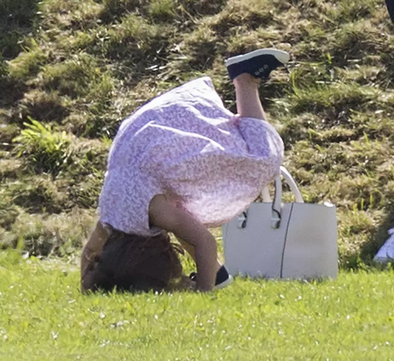 ce obiecte are Kate Middleton în geantă