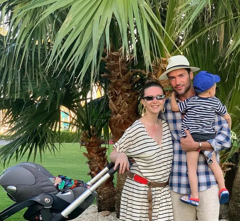 Sunt-casatoriti-de-patru-ani-dar-nu-poarta-acelasi-nume-de-familie-De-ce-nu-a-preluat-Adela-Popescu-numele-„Valcan”-3