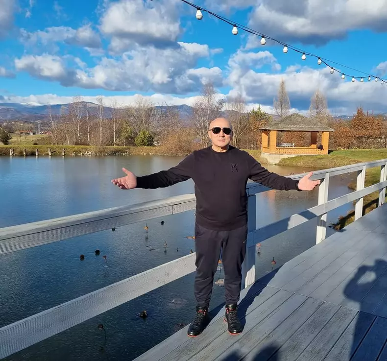 marcel-pavel-critica-femeile-care-isi-fac-operatii-estetice-exagerate-1