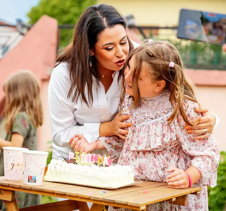 oana-roman-cu-fetita-ei