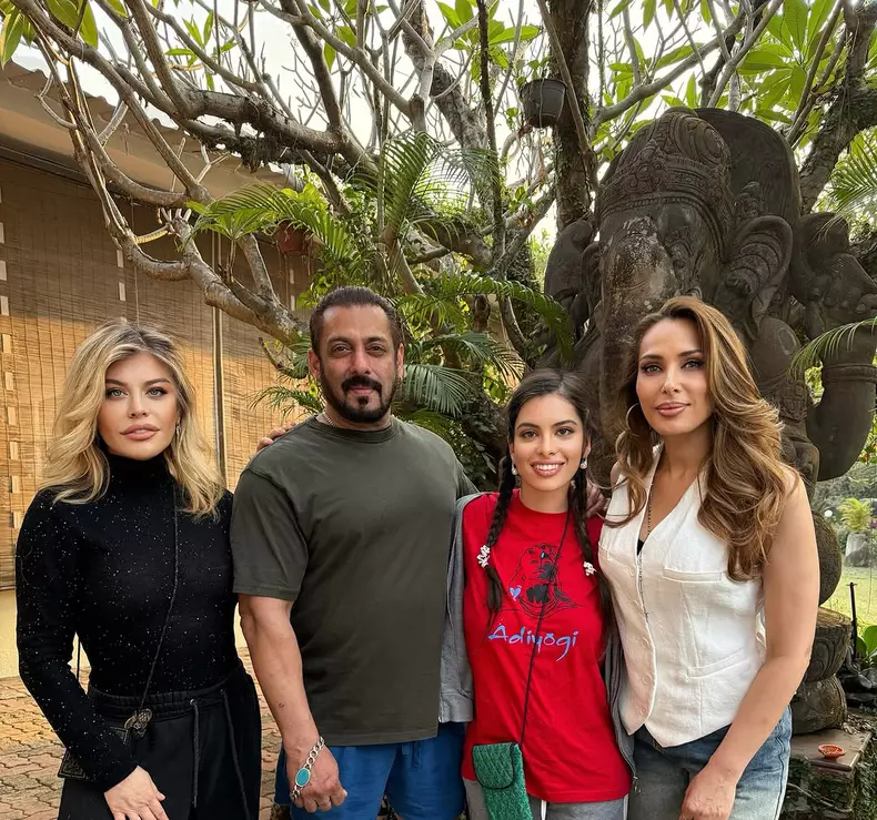 Loredana-Groza-cu-Iulia-Vantur-si-Salman-Khan-1