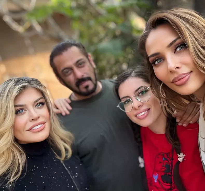 Loredana-Groza-cu-Iulia-Vantur-si-Salman-Khan-2