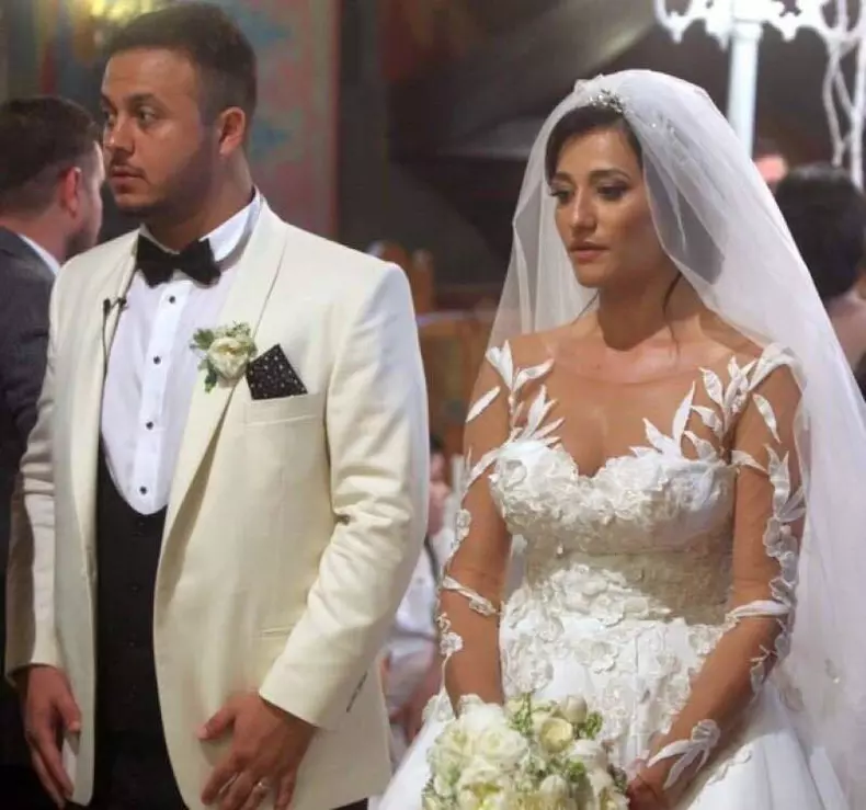 Claudia Pătrășcanu a anunțat pe Facebook că divorțează de Gabi Bădălău