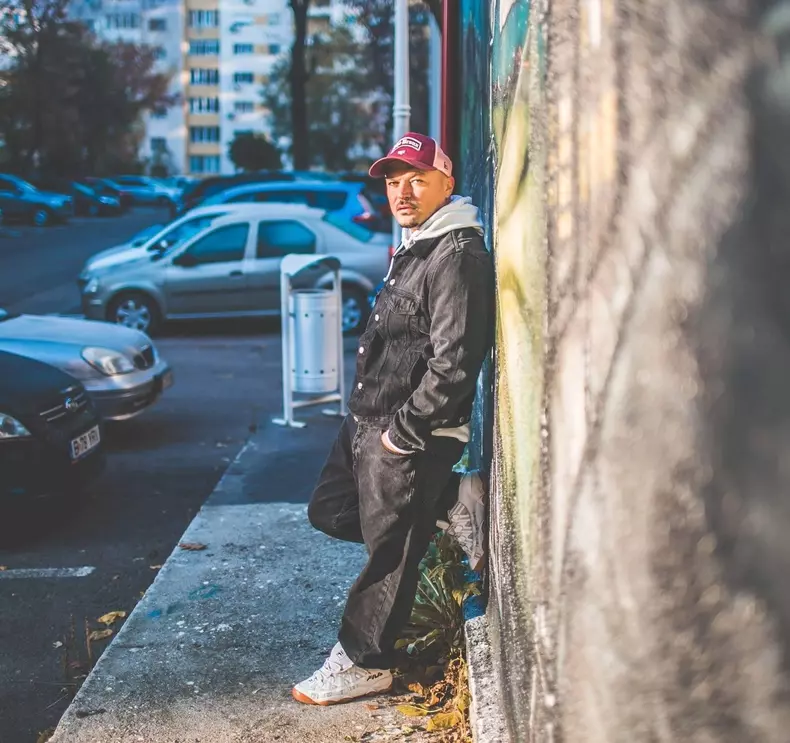 Puya si-a vandut casa