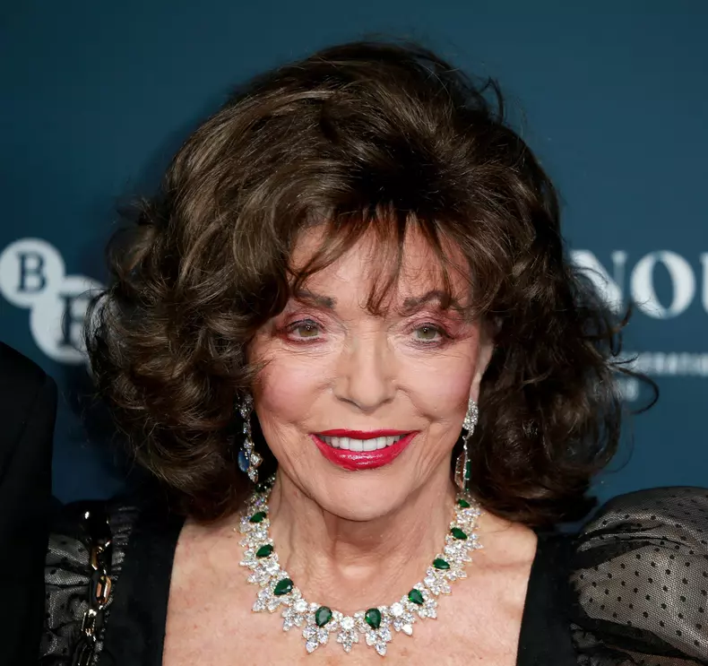 Cum arată Joan Collins la 90 de ani