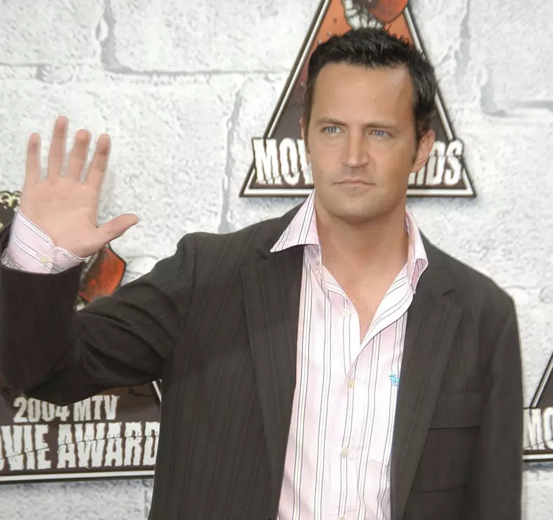 Matthew Perry a murit