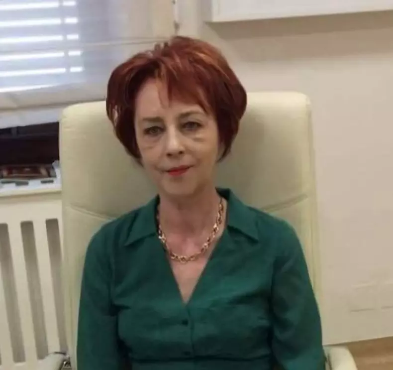 Flavia Groșan5