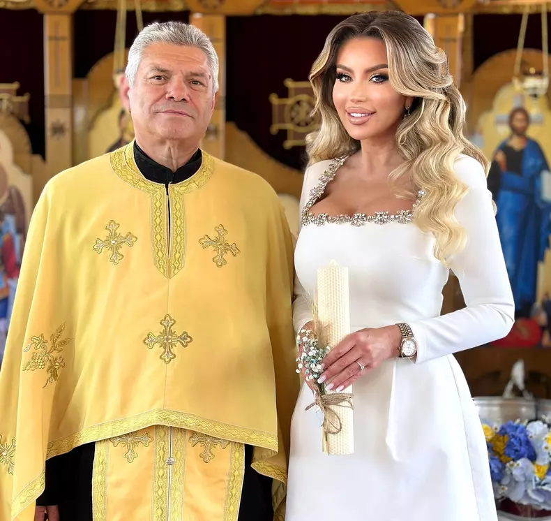 Roxana Vașniuc la botezul fiului lui Armin Nicoară (1)