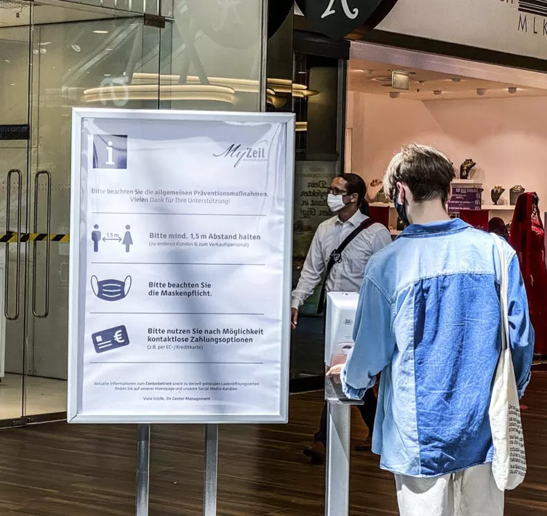 Intrare-Mall-900x850