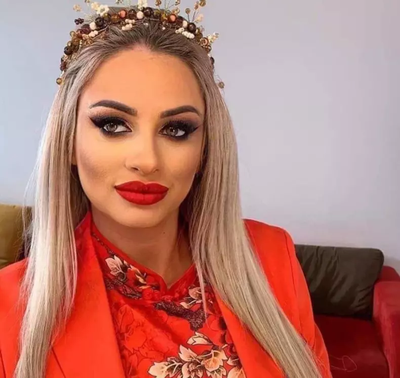 sANZIANA S-A LUPTAT CU DEPRESIA