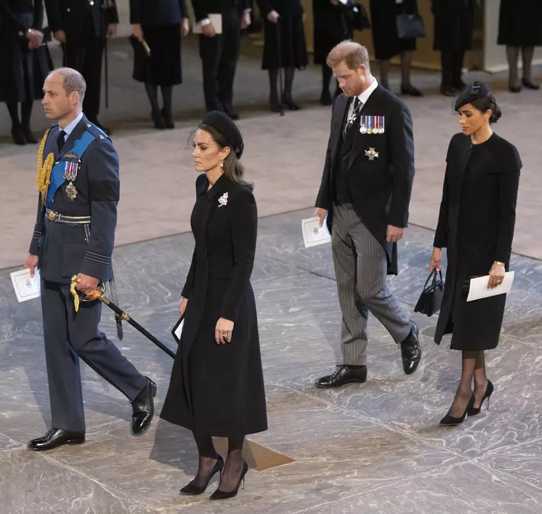 Meghan Markle, Prințul Harry, Kate Middleton și Prințul William la înmormântarea Reginei Elisabeta a II-a