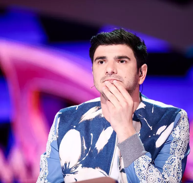 Alex Bogdan, despre nunta cu iubita lui, Cătălina. „Ne-am logodit. Chestia este sudată”
