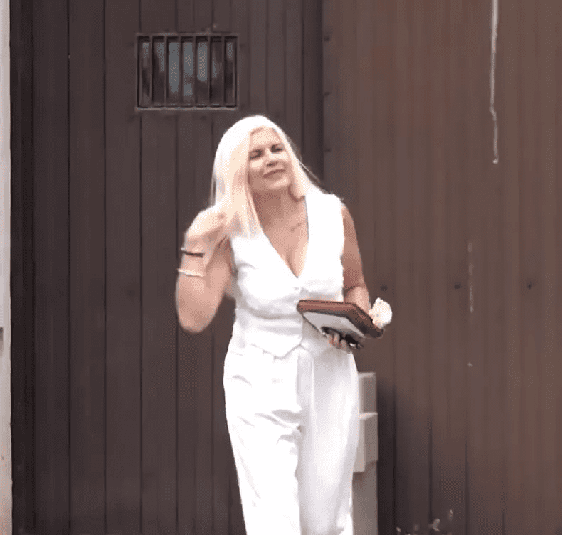 elena-udrea-in-alb-la-iesirea-din-inchisoare-2
