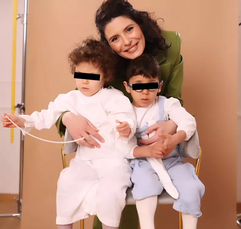 Ramona Păuleanu și gemenii ei, Alexandra și Luca
