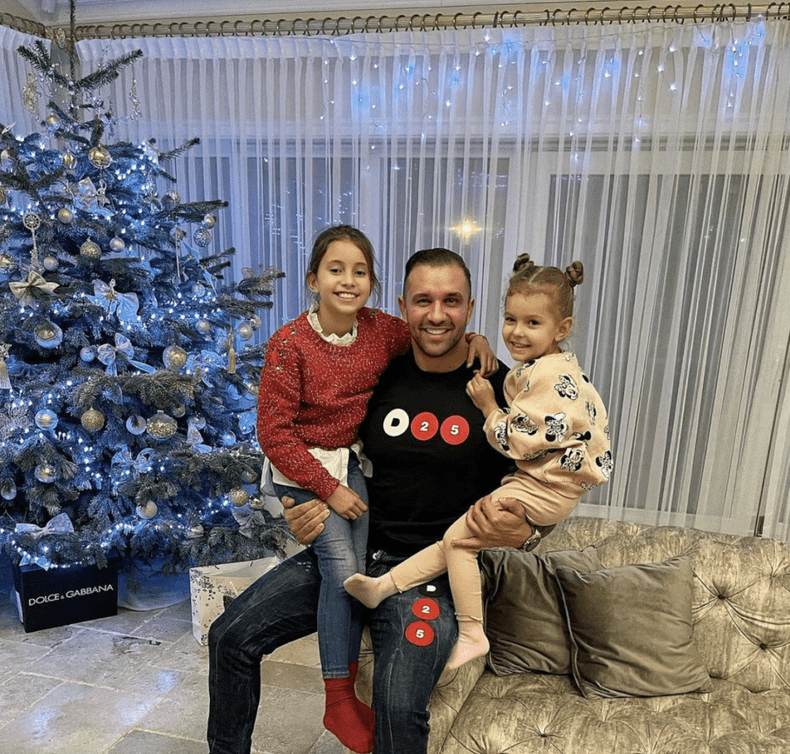 alex-bodi-bianca-dragusanu-santorini-5