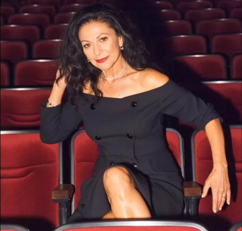 elena carstea in sala de spectacole