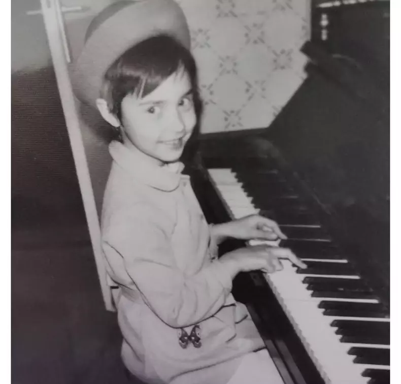 andreea-marin-imagini-din-copilaria-ei-7