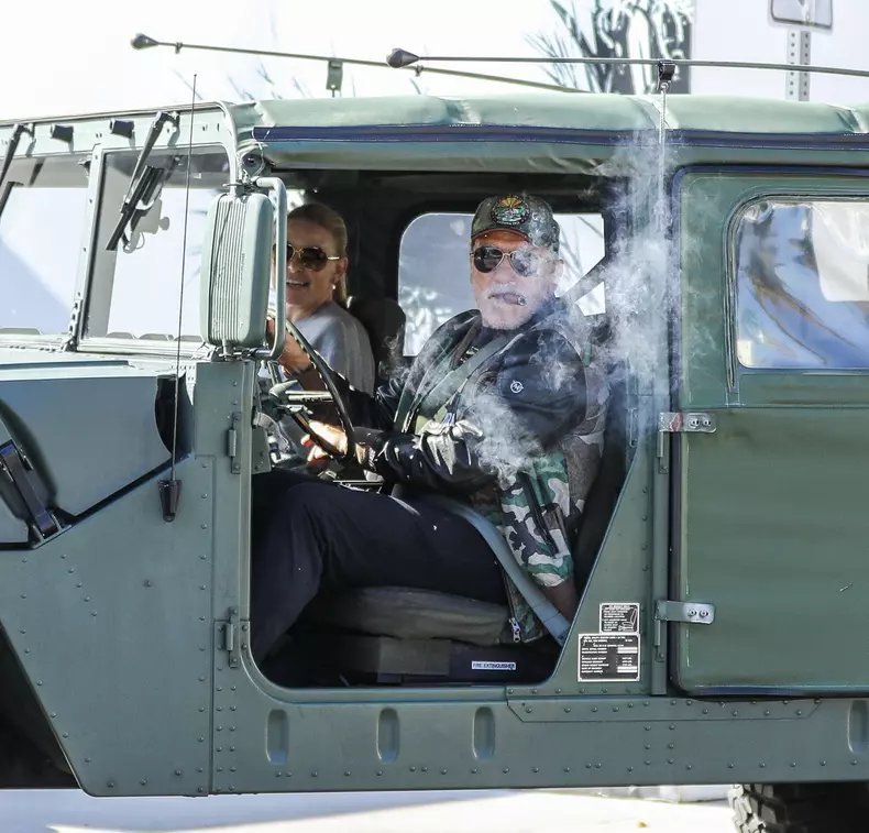 PREMIUM EXCLUSIVE Arnold Schwarzenegger And Heather Milligan Partake In An Extravagant Shopping Spree