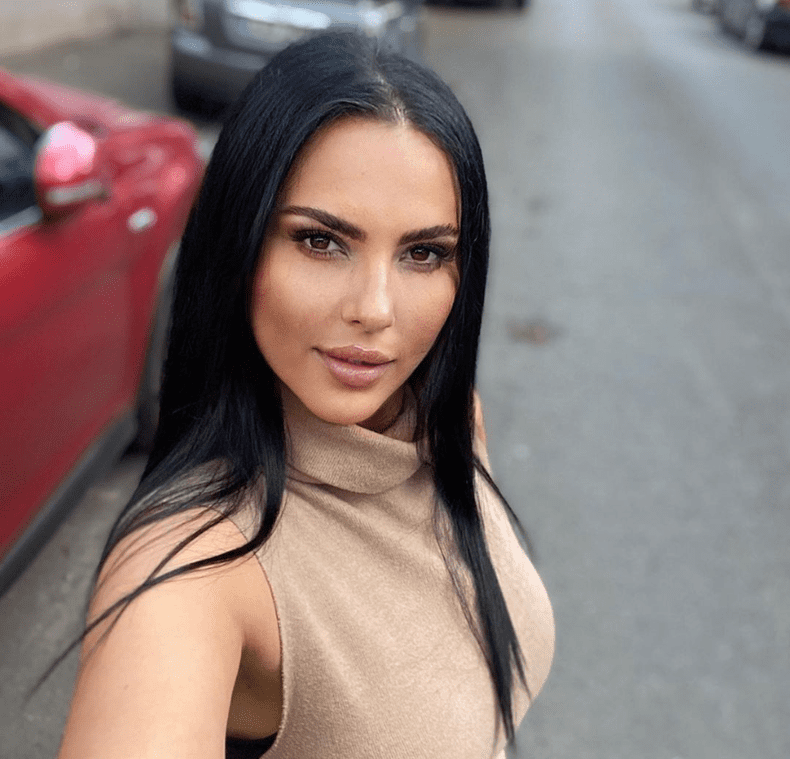 lavinia-parva-super-sexy-pe-instagram-cum-s-a-lasat-fotografiata_1