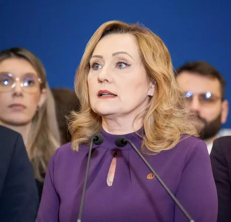 elena-lasconi-5