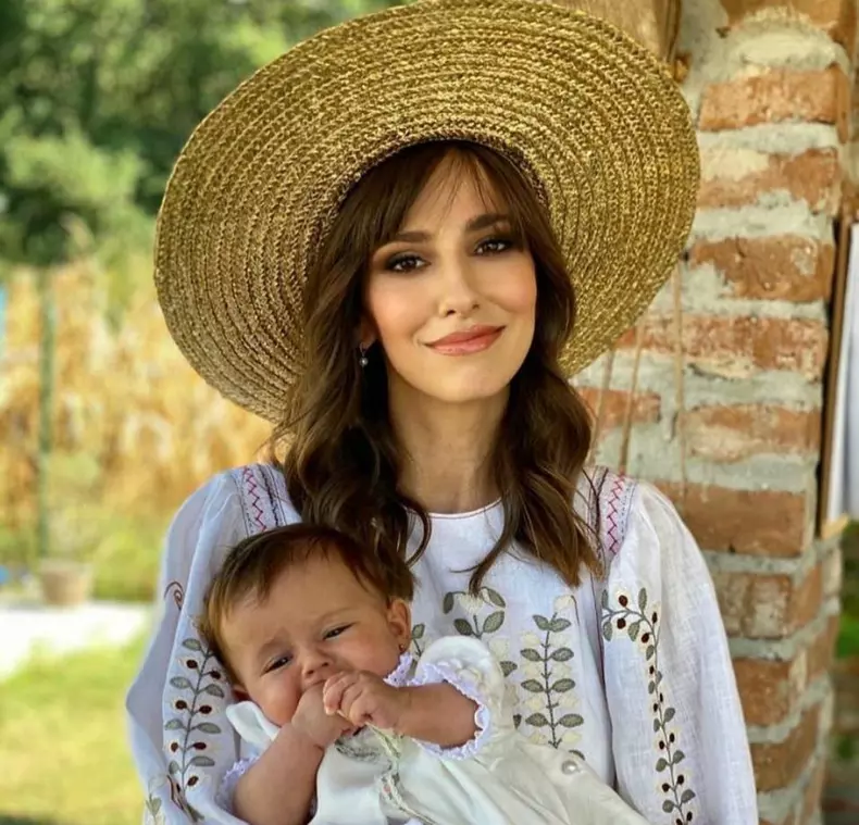 dana-rogoz-si-fiica-ei