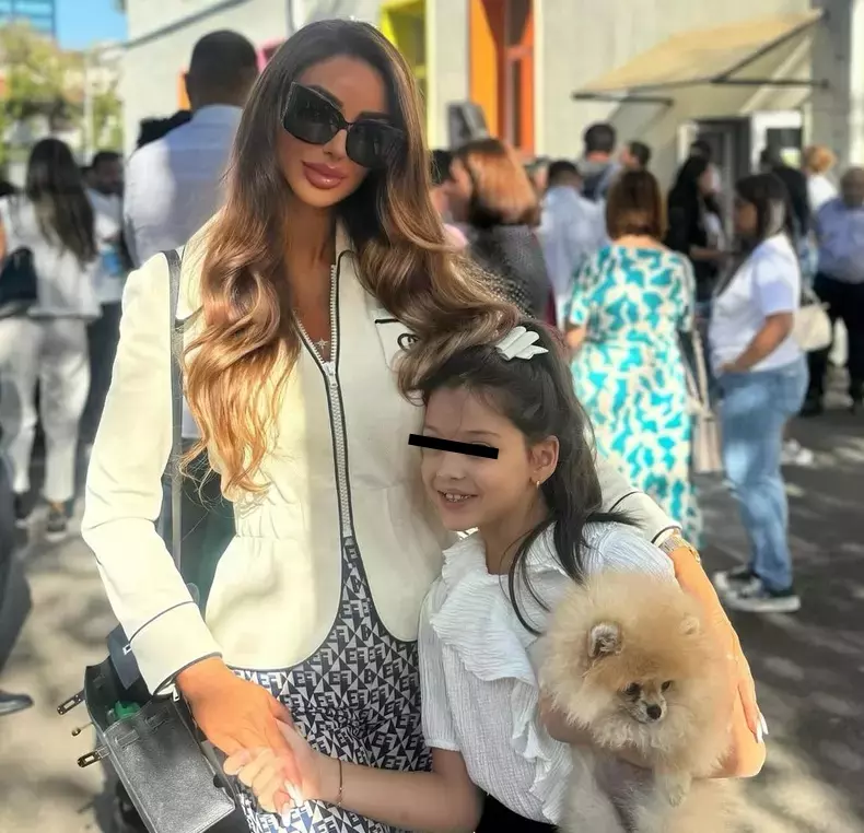 Bianca Drăguşanu şi fiica sa, Sofia