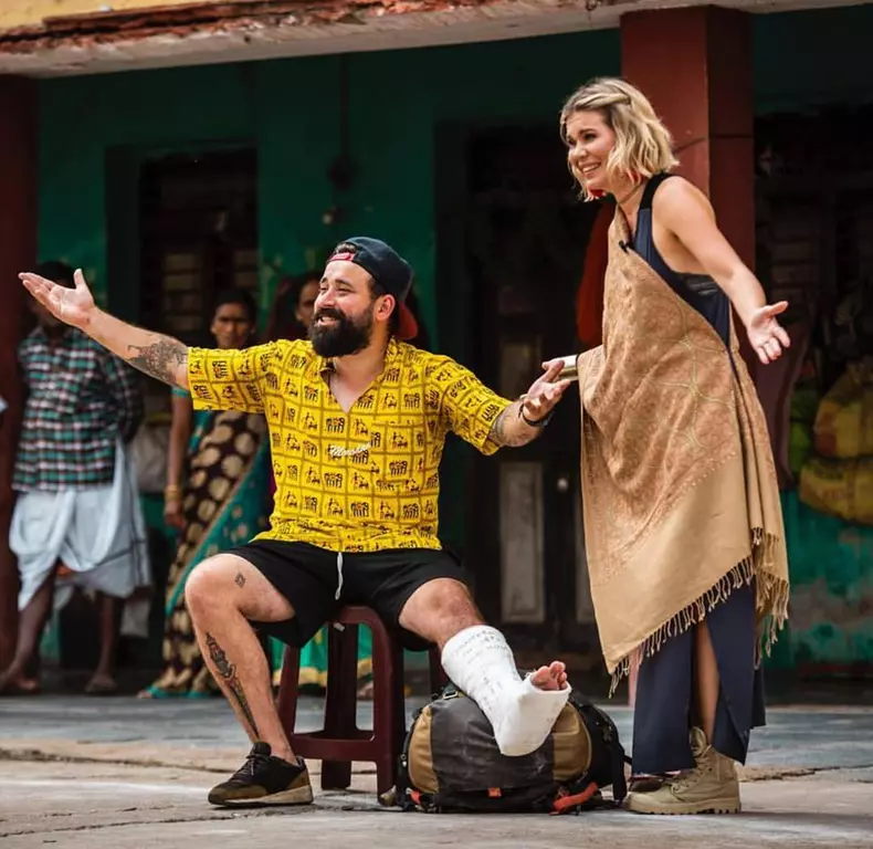 Oase şi Gina Pistol