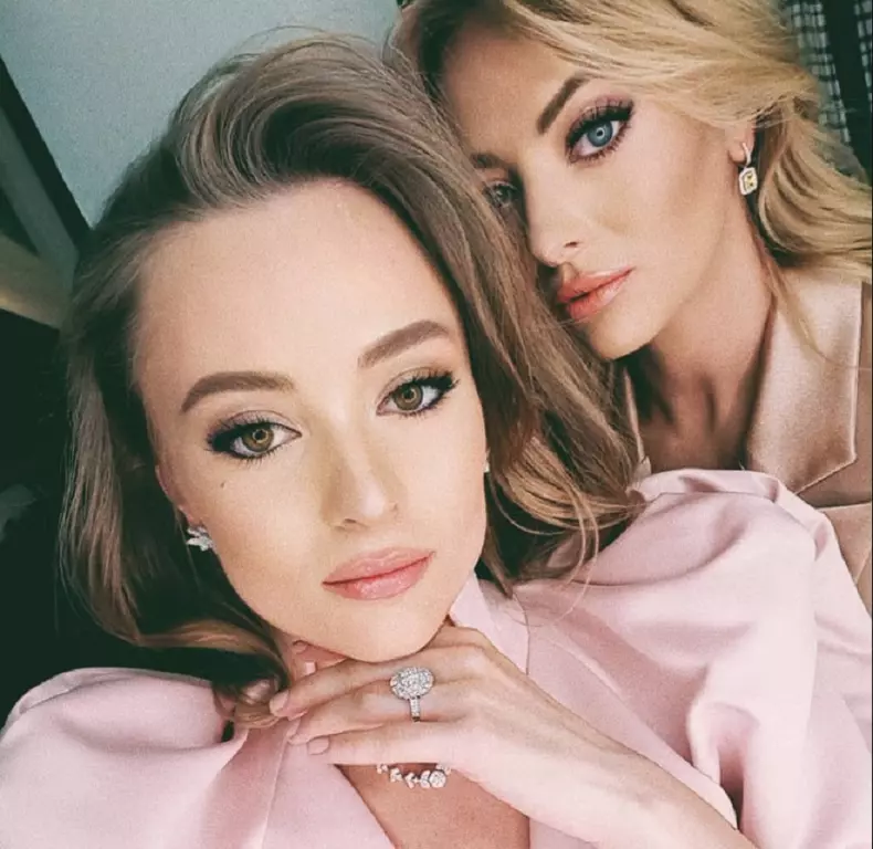 Oana şi Delia Matache