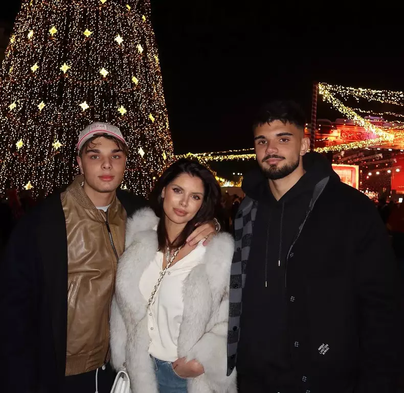 7. Ileana Lazariuc și cei doi băieți