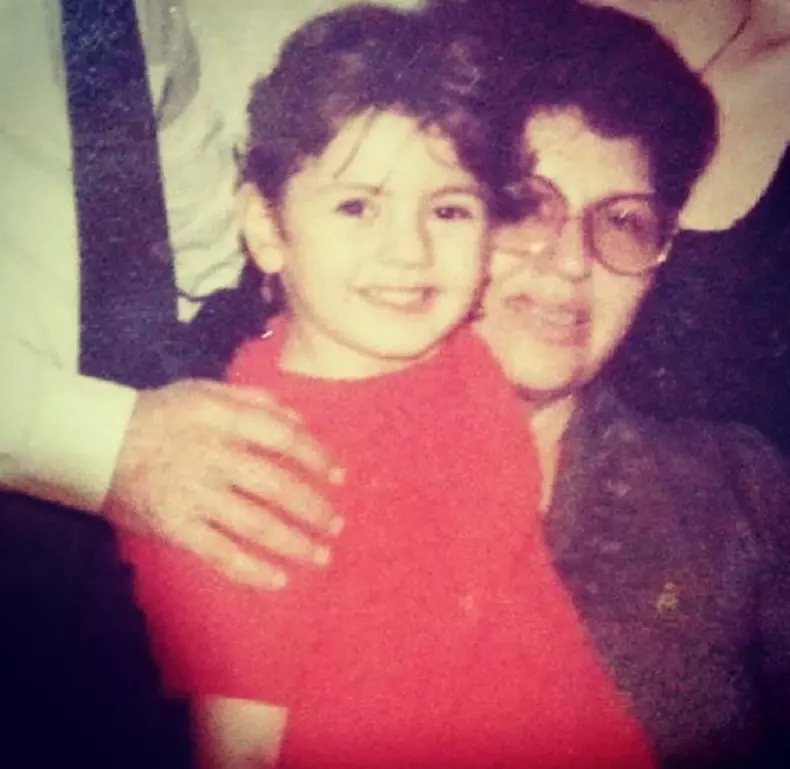 Gökçe Bahadır in copilarie (1)