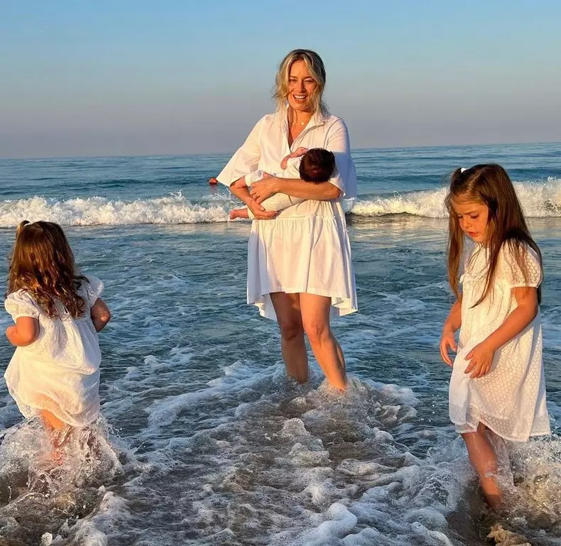 laura cosoi si fiicele sale