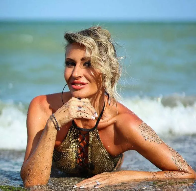 Crina-Abrudan-splash-6