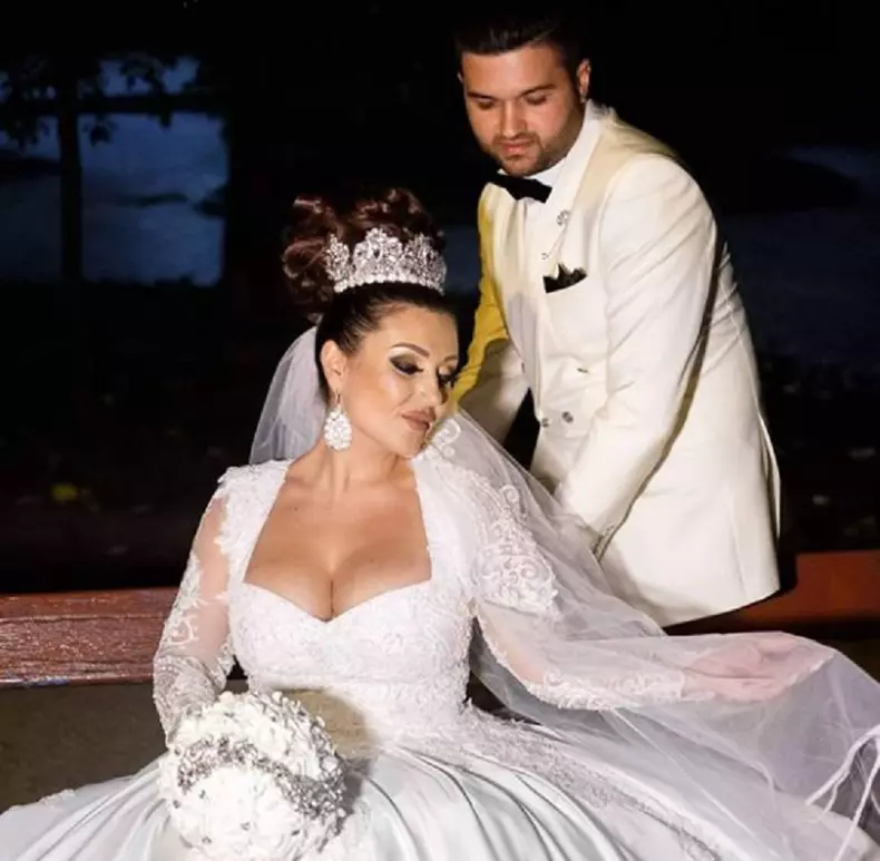 Bianca Rus s-a măritat după o lună de relaţie