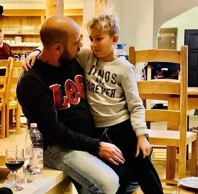 Cum-arată-familia-lui-Cosmin-Selesi8