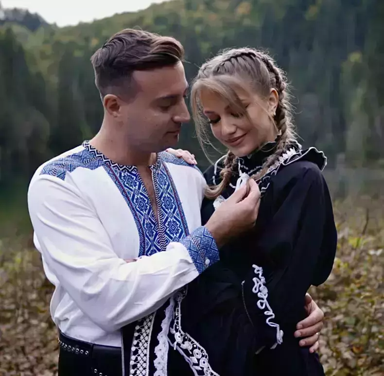 codruta-filip-si-valentin-sanfira2-4-1-2-1-2-2