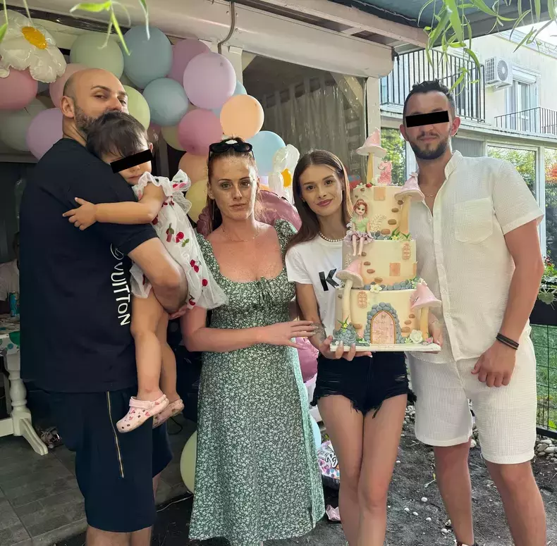 teodora-marcu-sotul-ei-alex-fetita-lor-emma-sora-teodore-adina-si-sotul-acesteia-razvan