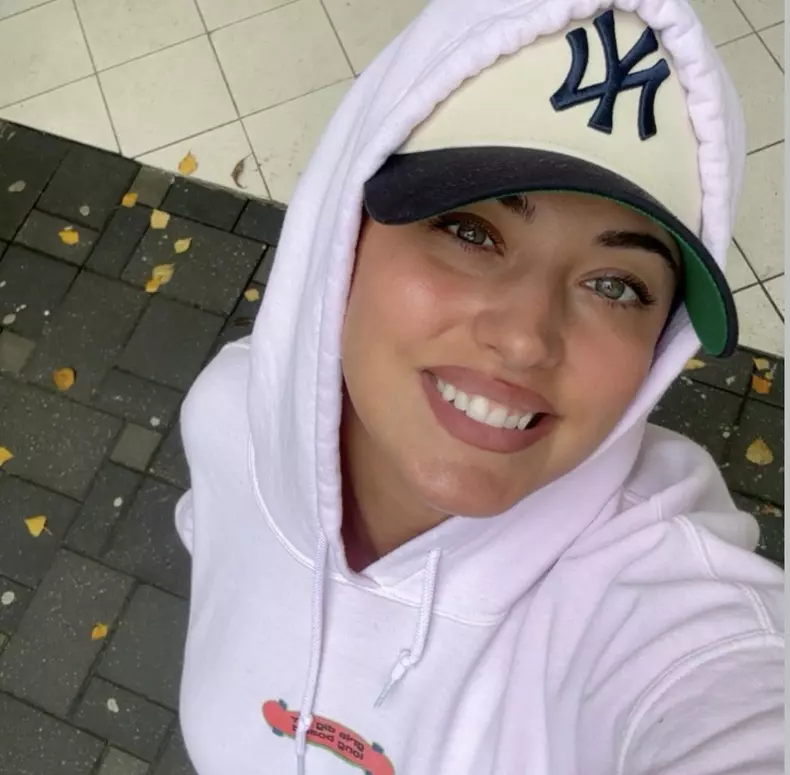 antonia cu hanorac