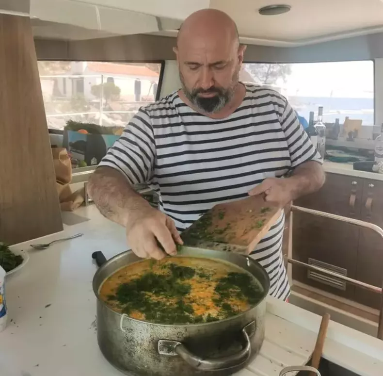 Cătălin Scărlătescu și iubita lui, Elena Gogean, construiesc împreună casa chef-ului din Delta Dunării: ”Ce știu eu de arhitectură, de urbanism? Asta e felia ei. Voiam să apelez la o firmă, dar a apărut ea în viața mea” / EXCLUSIV
