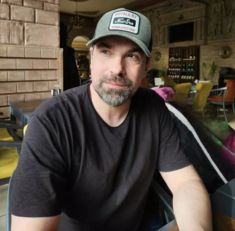 alexandru appadopol la cafenea