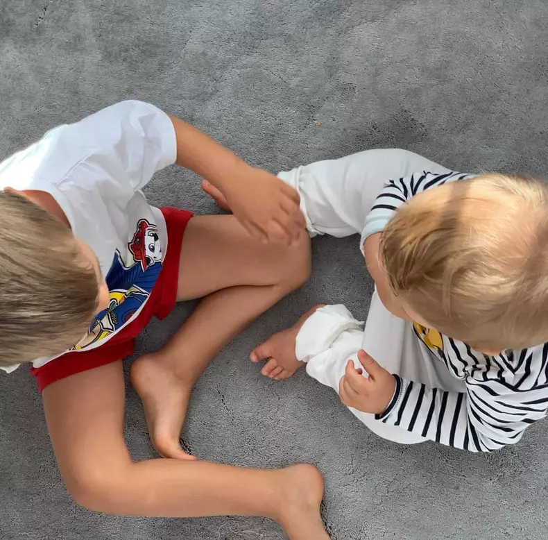 Adela Popescu şi Radu Vâlcan  au doi băieţi