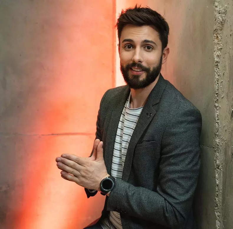 Cine-este-Taher-Sonu-căsătoriți-pe-nevăzute-6