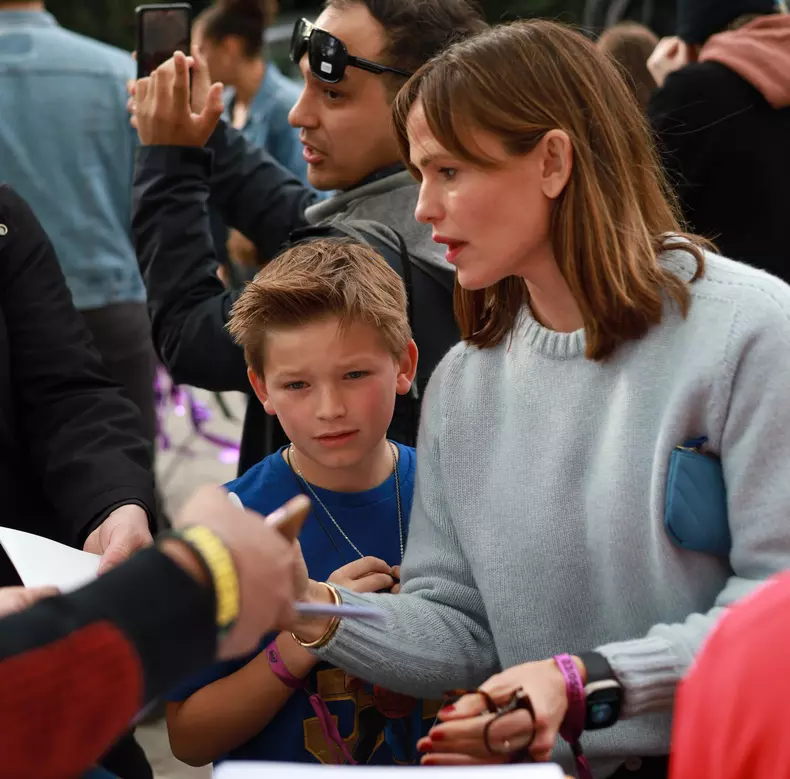 Jennifer Garner signs autographs as she leaves basketball game between the Los Angeles Lakers and the Golden State Warriors at Crypto.com Arena