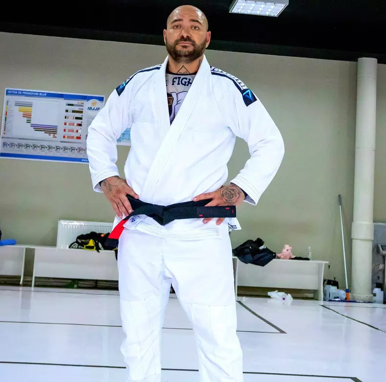 cine-este-cristi-mitrea-7