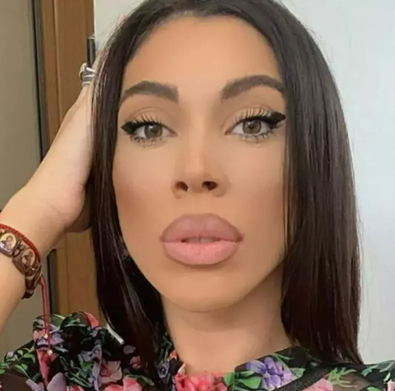 2022-11-24-14_42_39-raluca-pascu1.jpg-600600