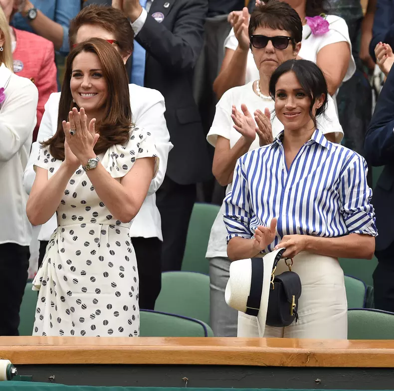 de ce Meghan Markle și-a ținut pălăria în mână