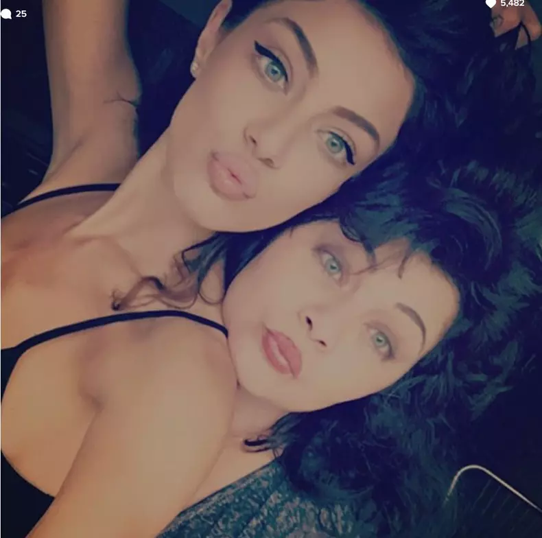 media-146599975582596100